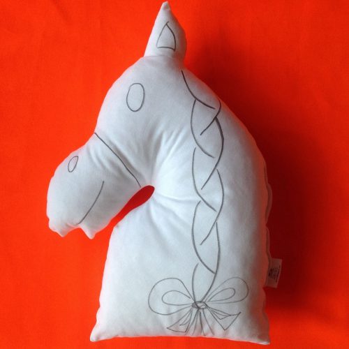 KŮŇ, dodáván bílý, určený k malování fixy na textil - Image 9