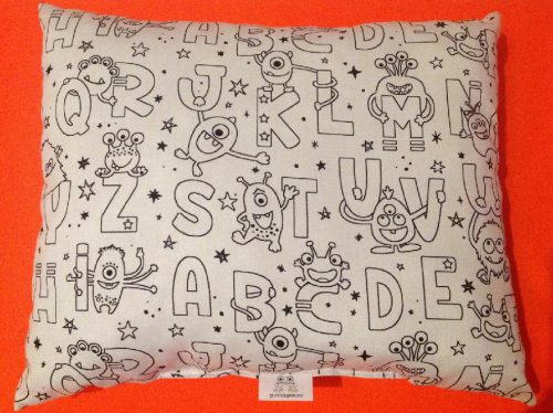 Abc se strašidýlky, dodáván černobílý, určený k malování fixy na textil