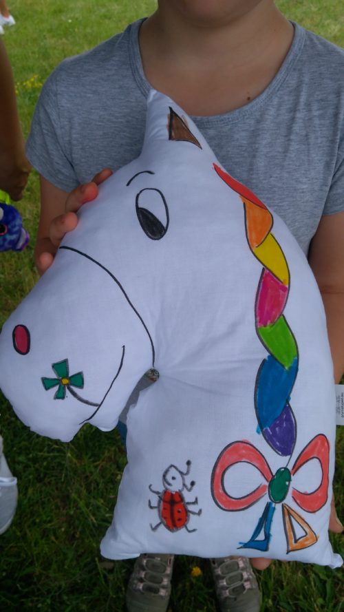 KŮŇ, dodáván bílý, určený k malování fixy na textil - Image 7