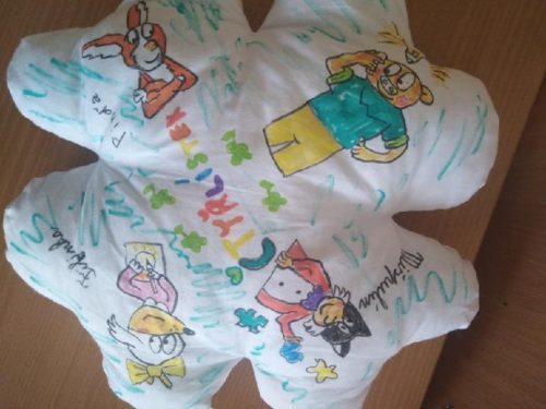 ČTYŘLÍSTEK, dodáván bílý, určený k malování fixy na textil, s tkaničkami na židličku - Image 16