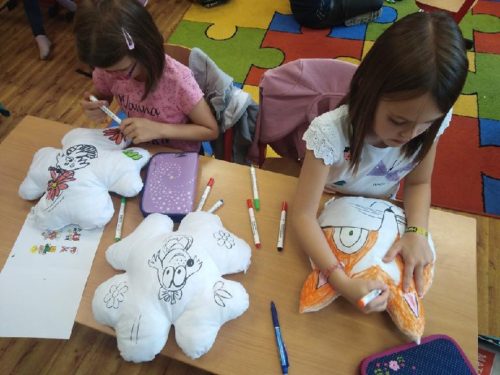 ČTYŘLÍSTEK, dodáván bílý, určený k malování fixy na textil, s tkaničkami na židličku - Image 15